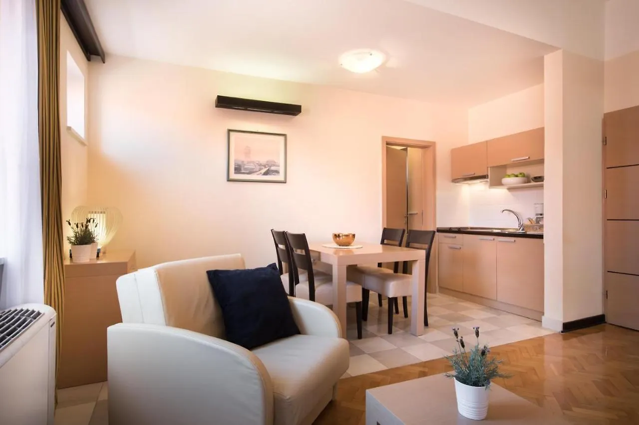 Apartment Aci Marina Cres
