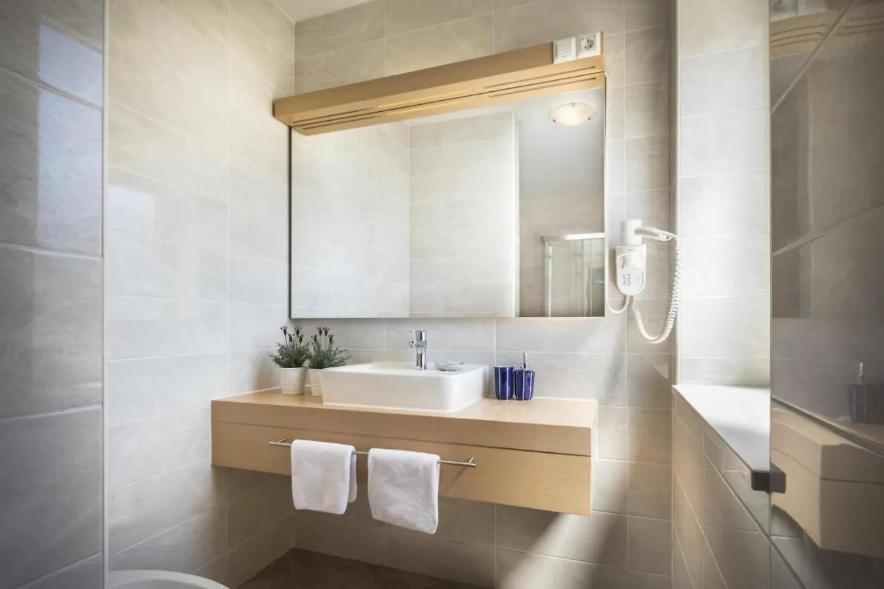 Apartment Aci Marina Cres