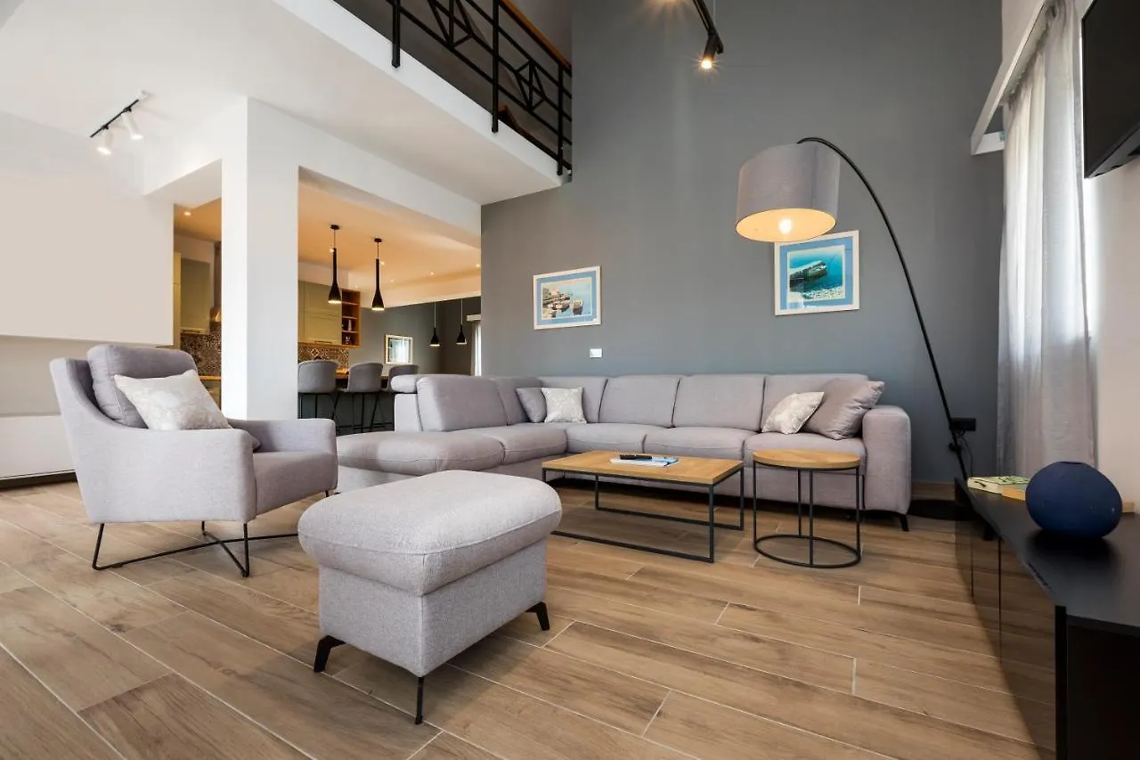 Apartment Aci Marina Cres