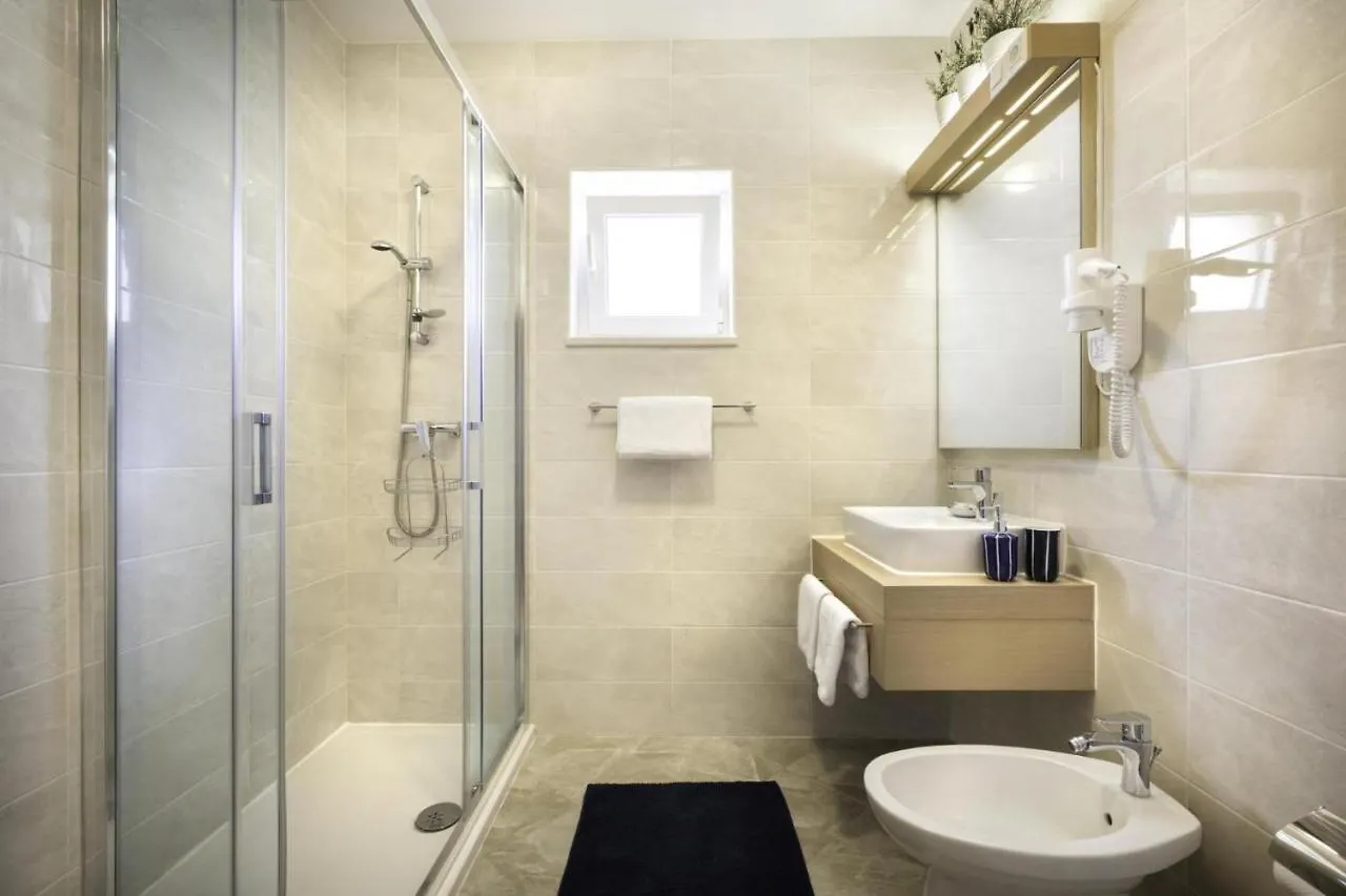 Apartment Aci Marina Cres